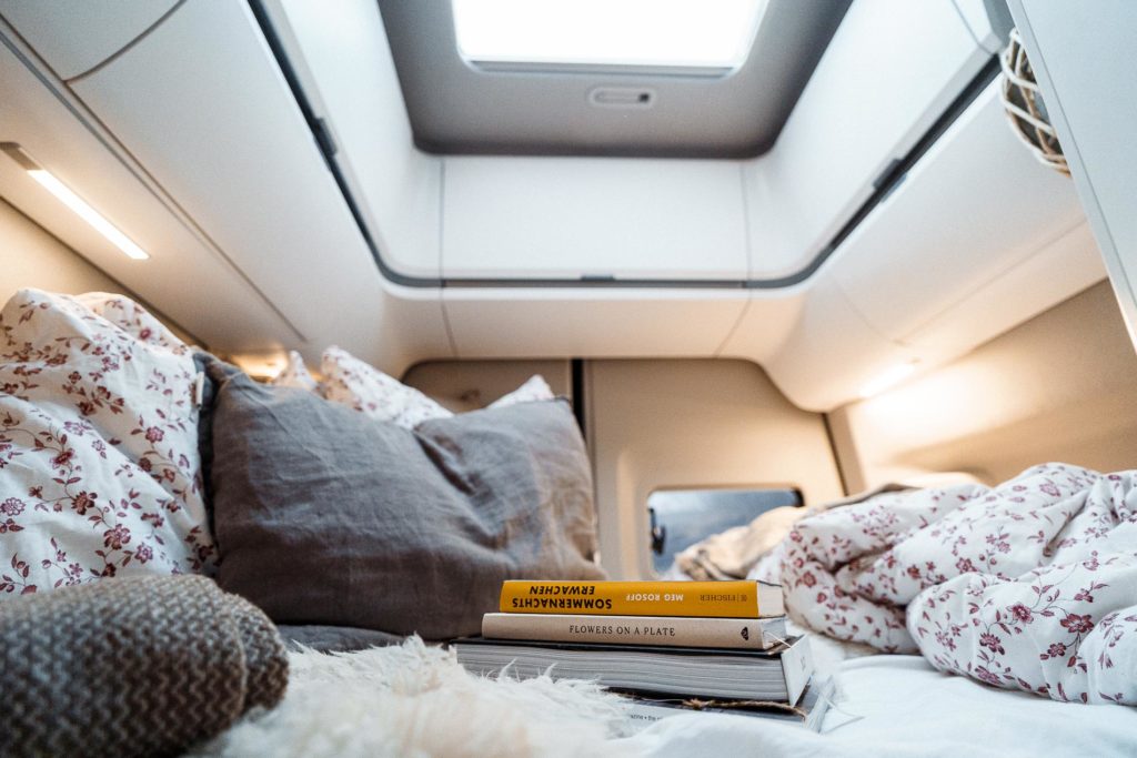 Betti im VW Grand California 600